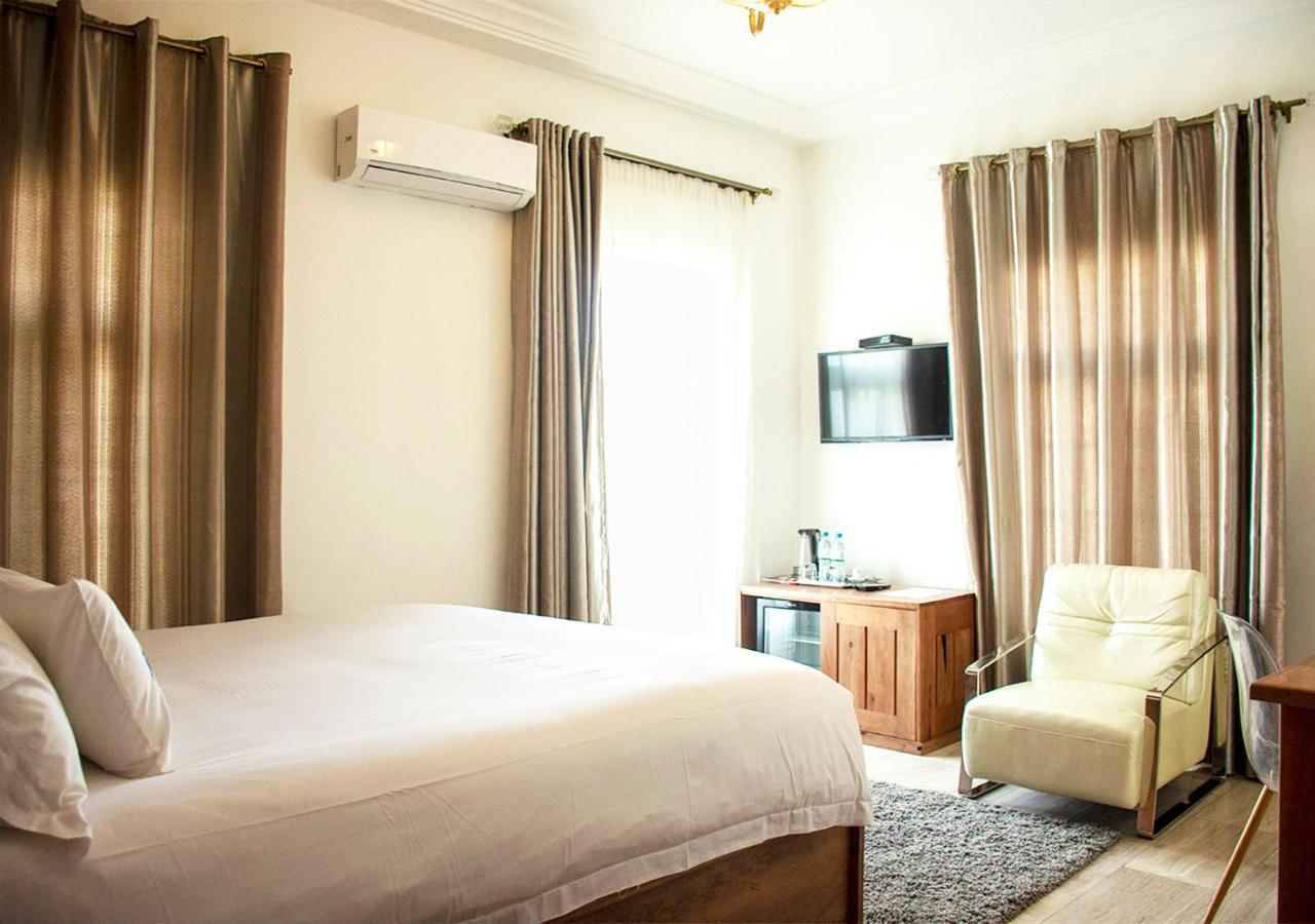 Hotel Petit Brussel Lome Ngoại thất bức ảnh